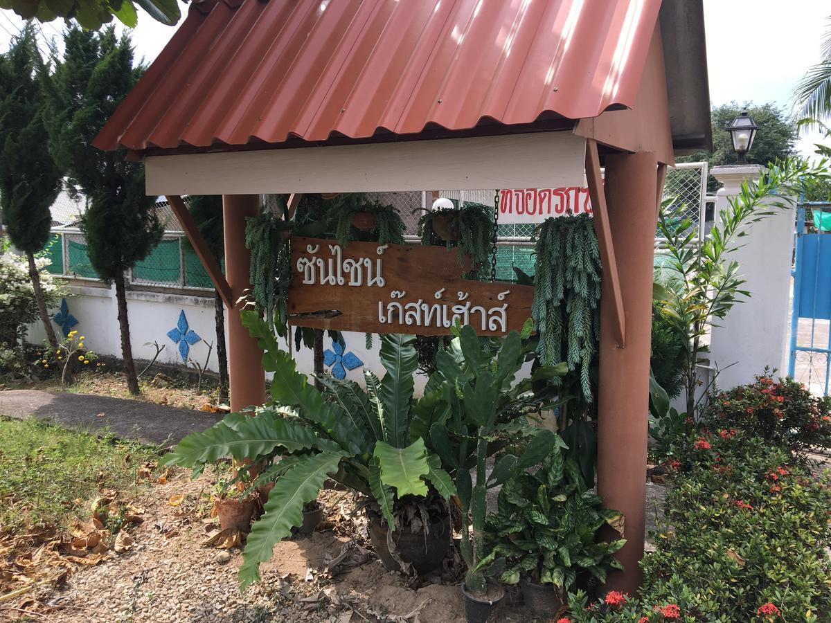 Sunshine Guesthouse Mae Sot Exterior foto